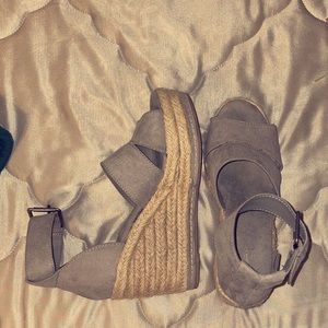 super cute universal thread lace up wedges